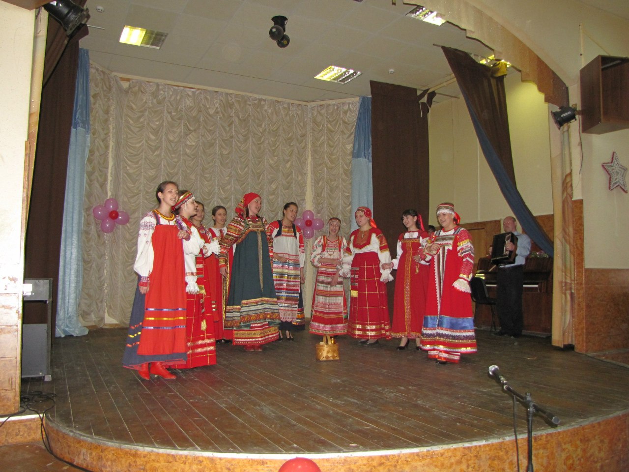 Хор сцена.jpg