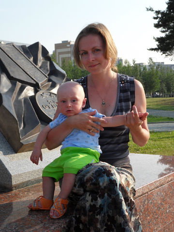 Юля с Мишкой.jpg