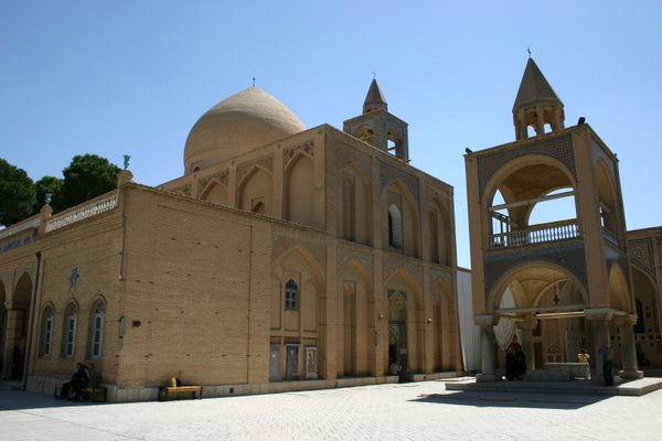 Vank_Cathedral_Esfahan_by_Mike_Gadd.jpg
