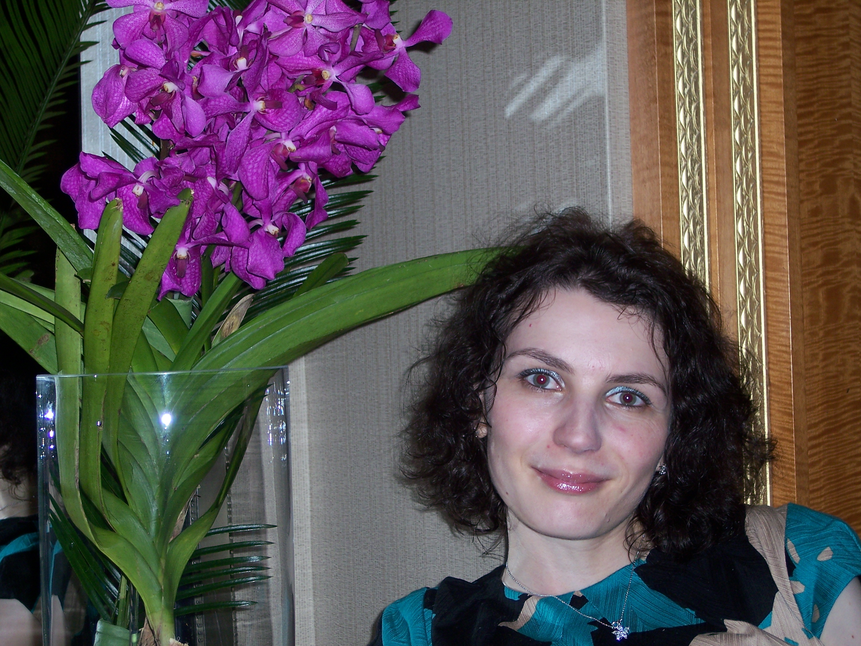 Mariya_with_flower.JPG
