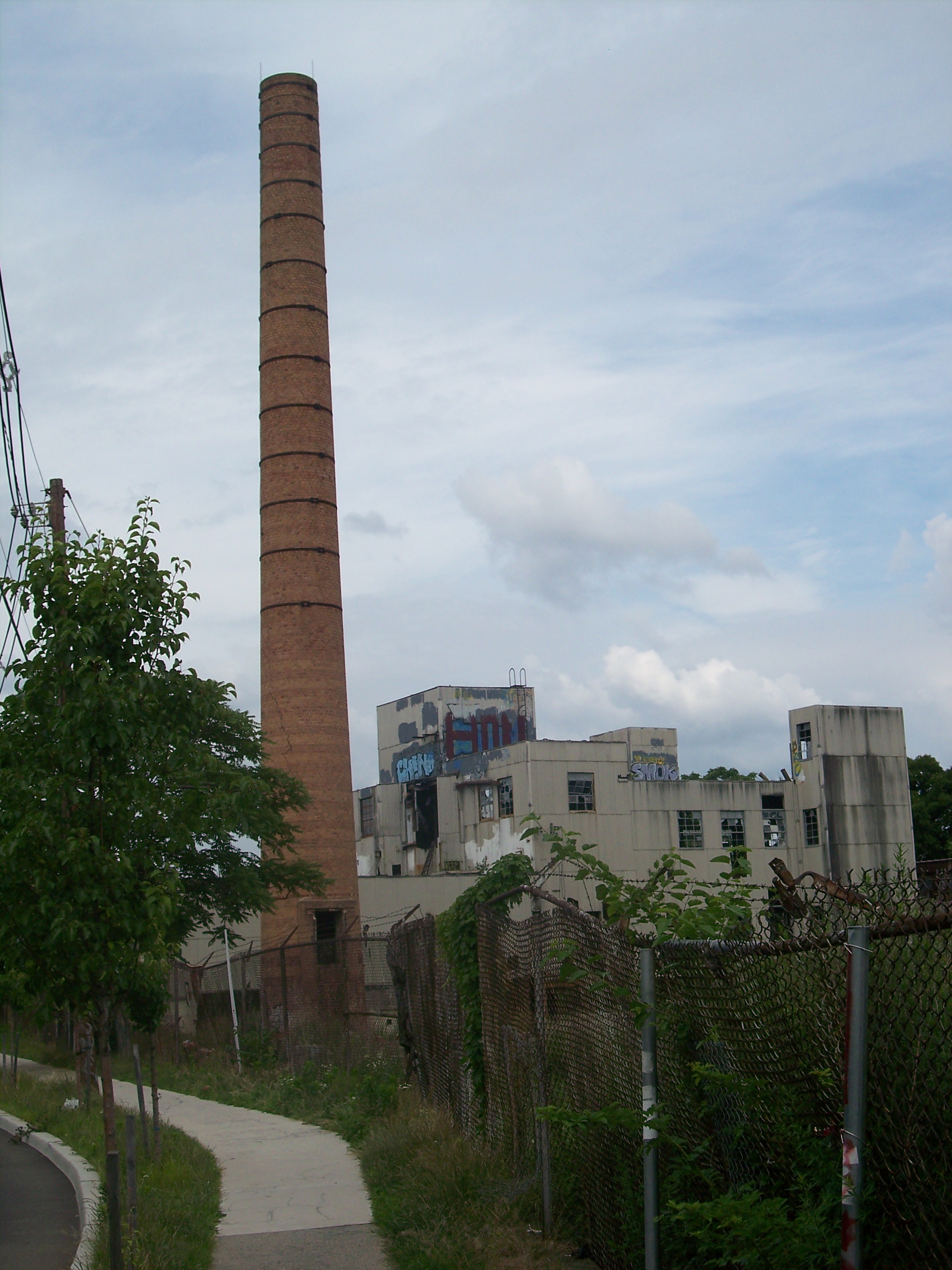Passaic_7_pipe_graffiti.JPG