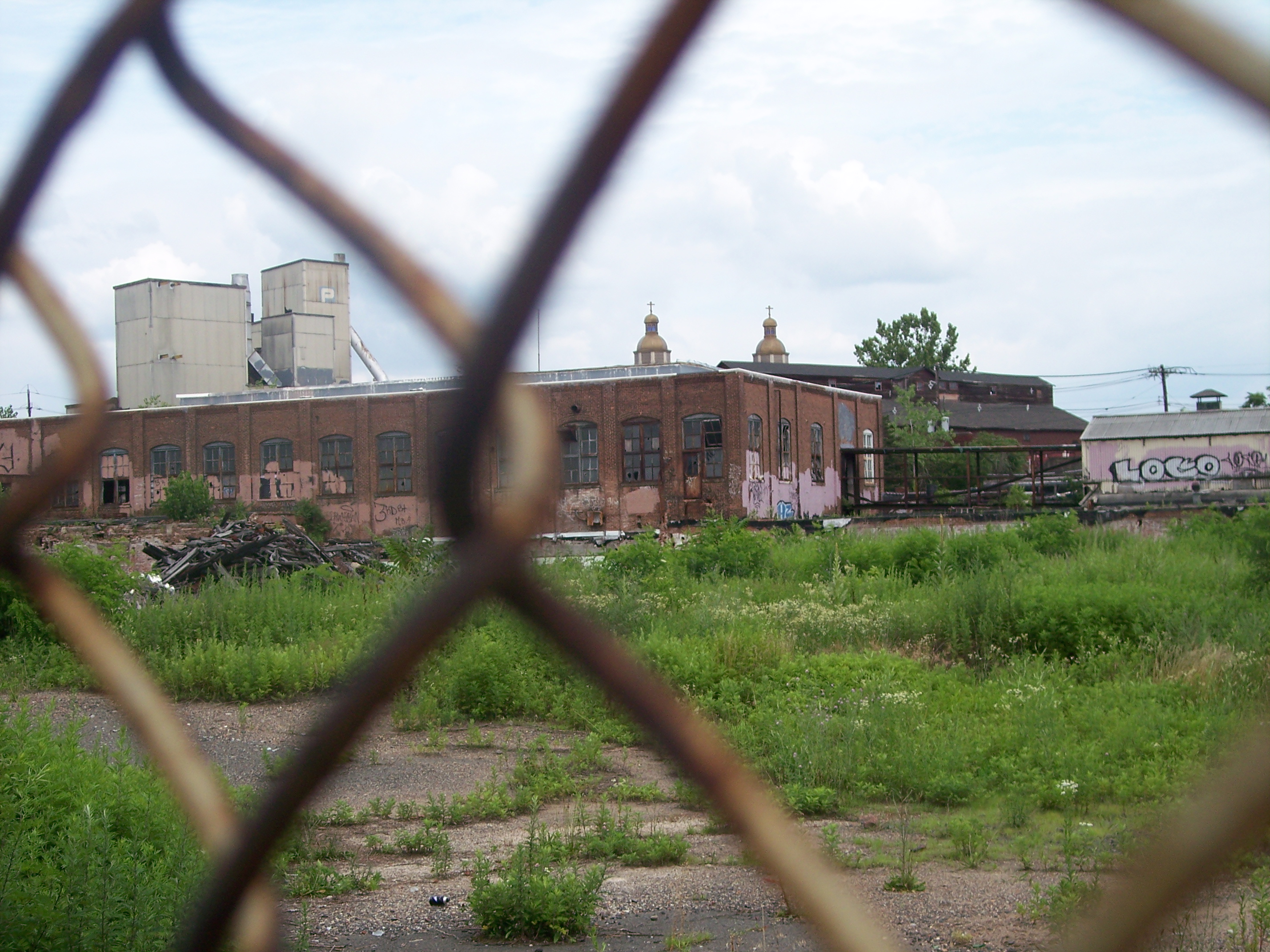 Passaic_8_Byzantine_Catholic_far_plus_factory.JPG