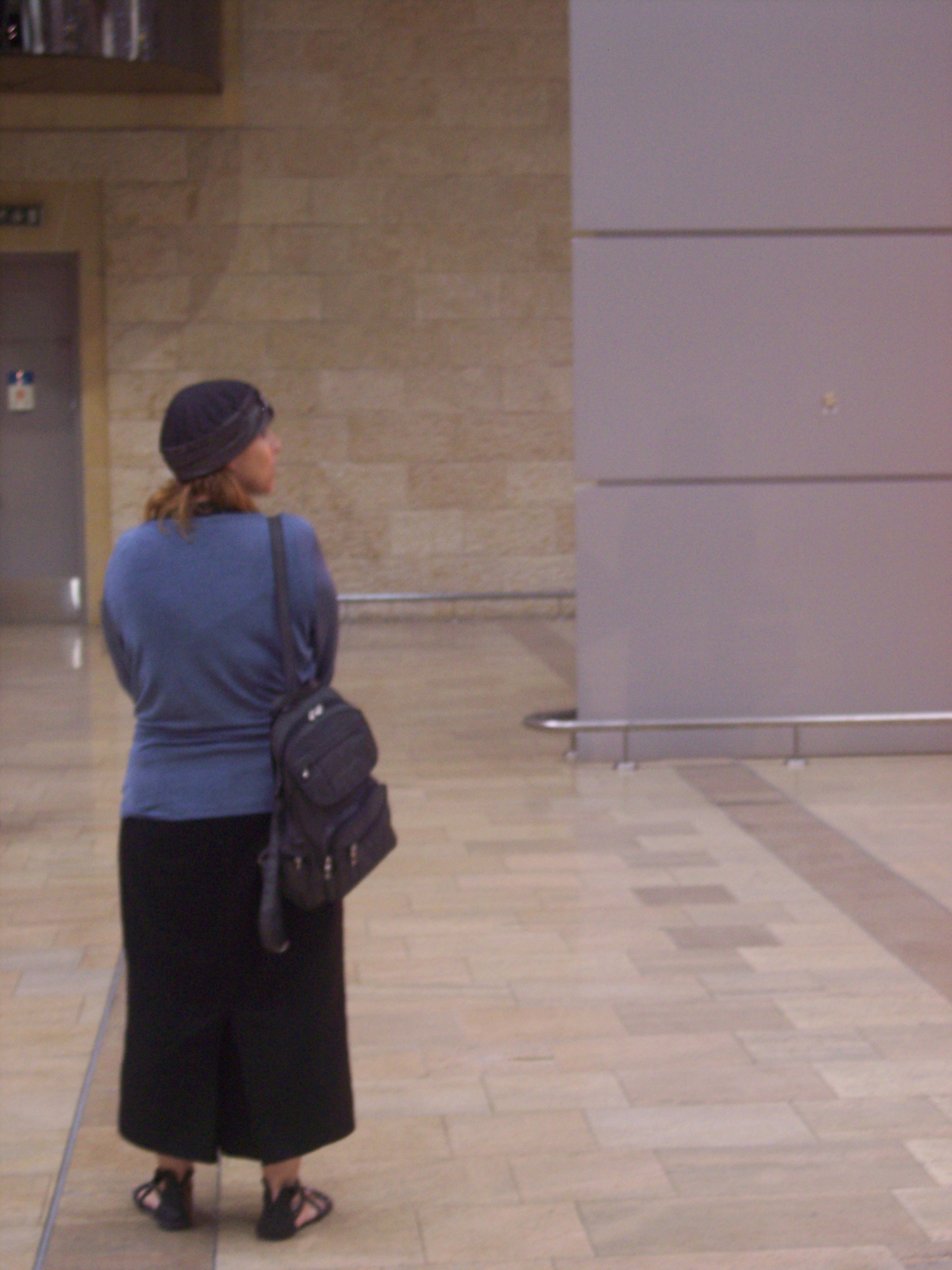woman_in_beret.JPG