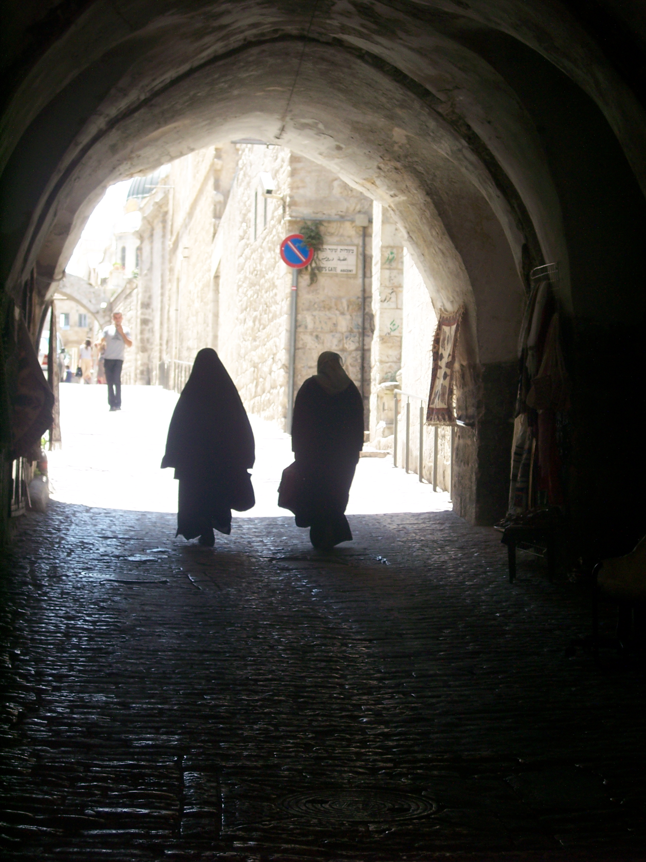two_Muslim_ladies_at_gate.JPG