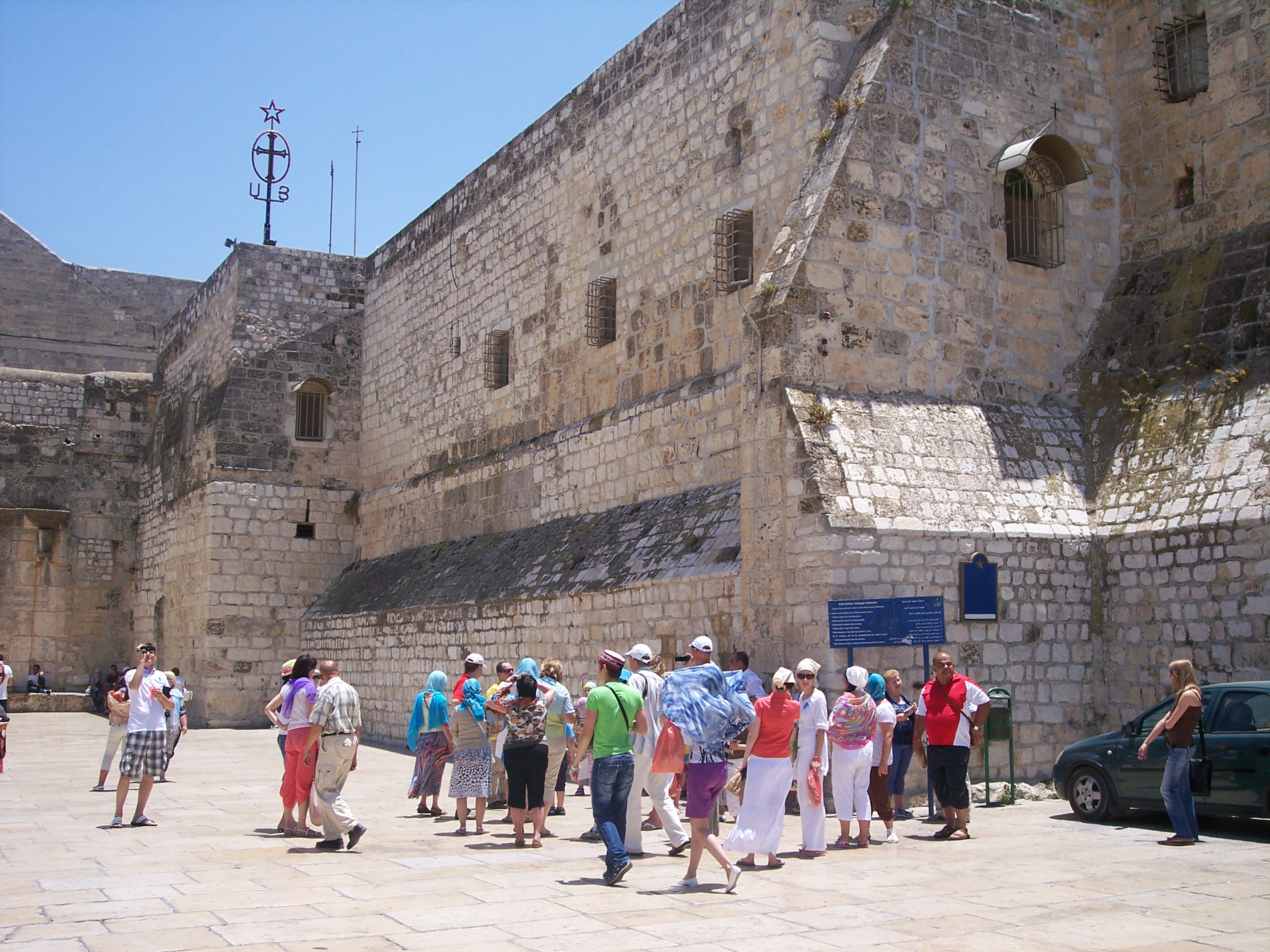 Pilgrims_in_Bethlehem_2.JPG