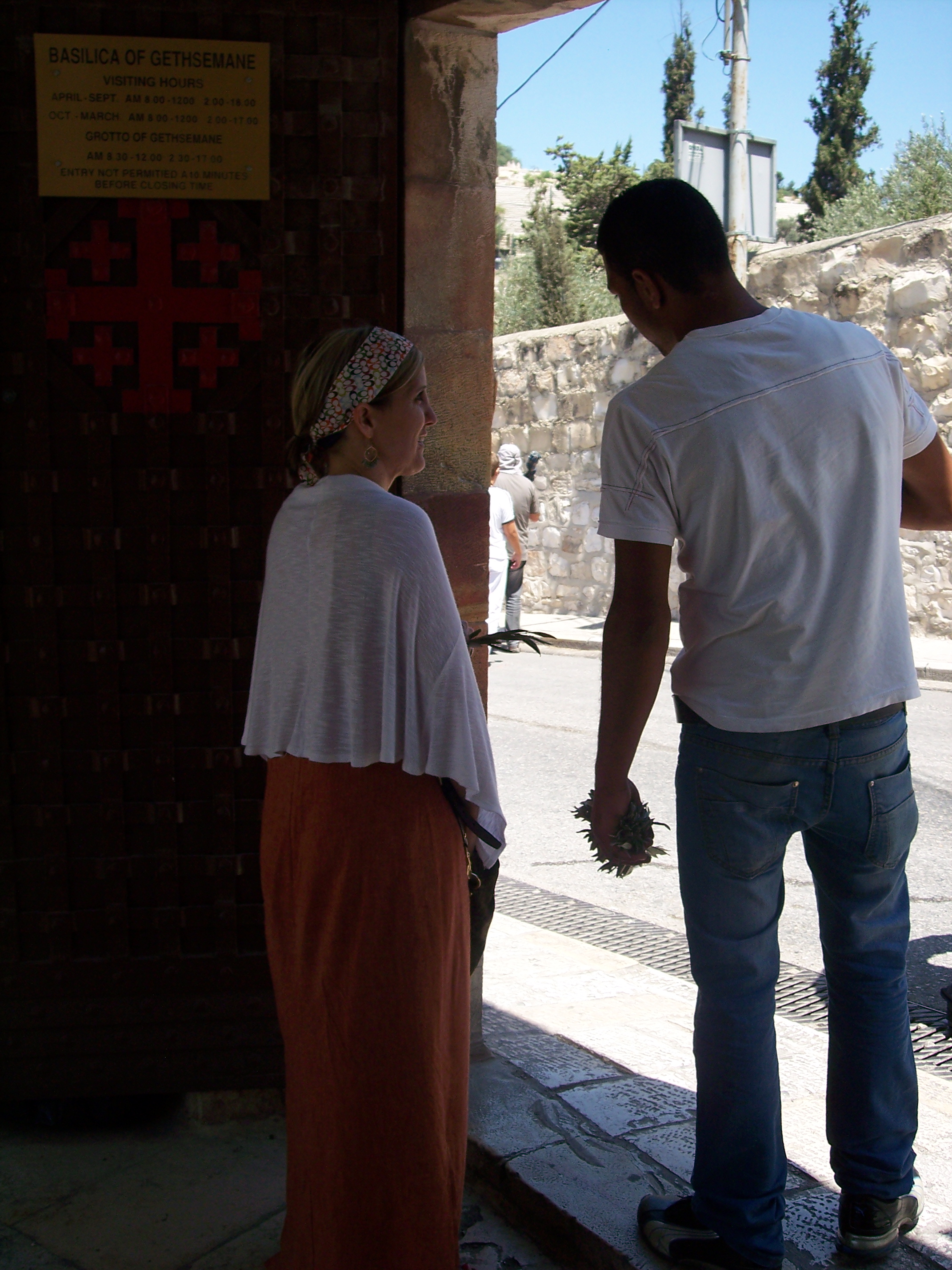 Russian_pilgrim_and_local_Arab.JPG