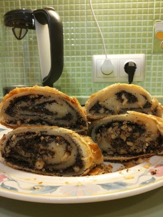 Рулет с маком и орехами