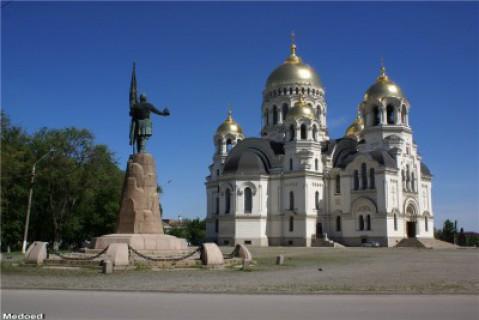 Памятник Ермаку и Новочеркасский Свято-Вознесенский собор